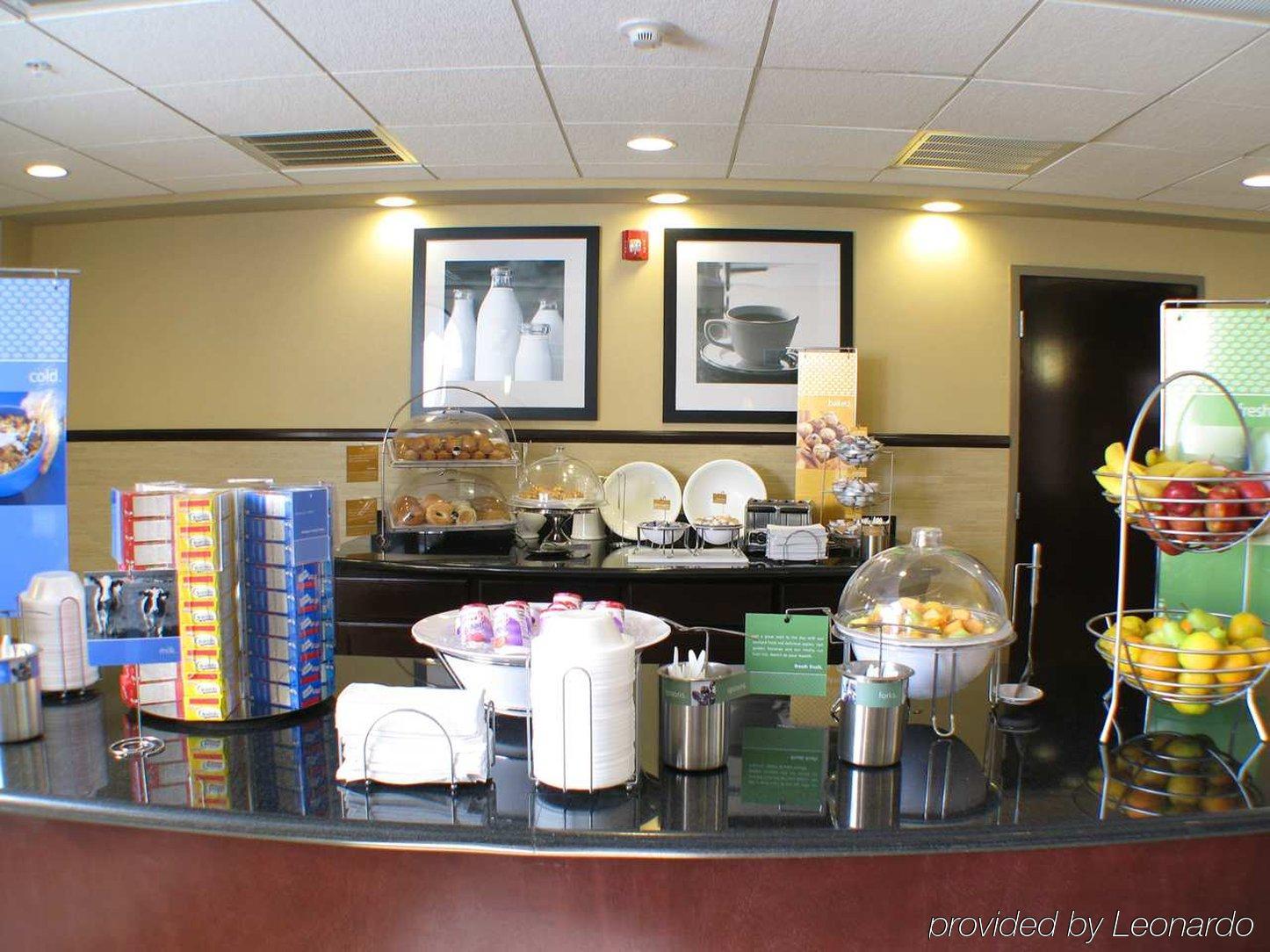 Hampton Inn And Suites Merced Restoran gambar