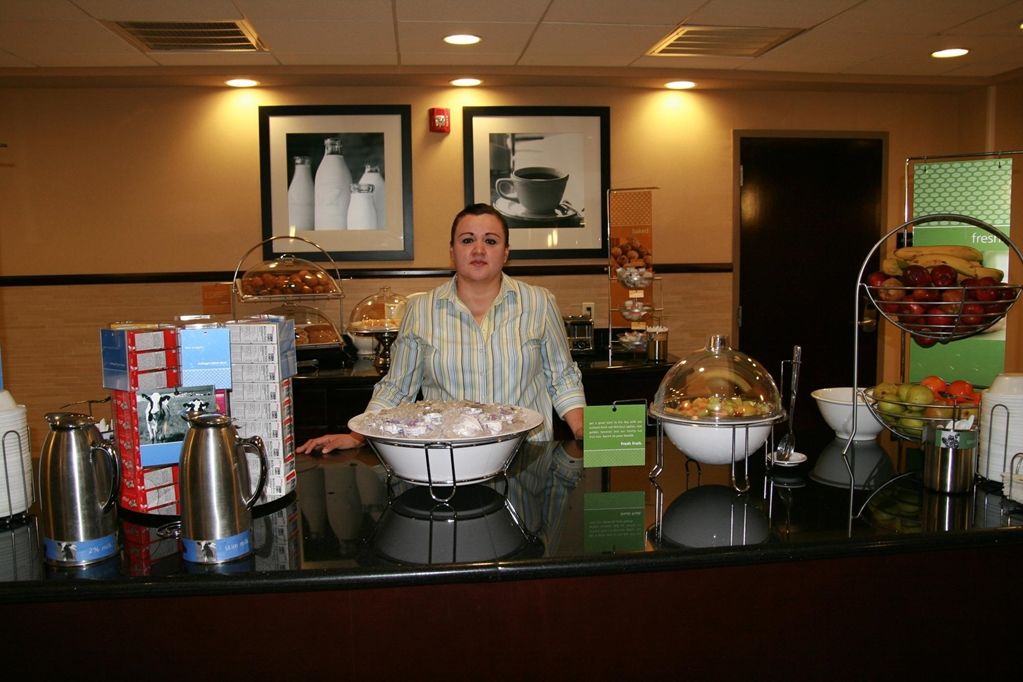 Hampton Inn And Suites Merced Restoran gambar